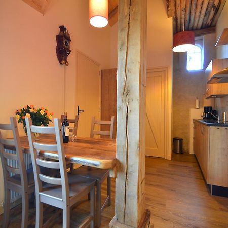 Staying In A Thatched Barn With Bedroom Achterhoek Geesteren  Buitenkant foto