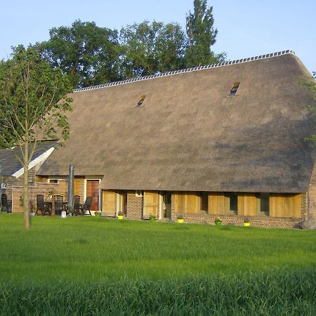 Staying In A Thatched Barn With Bedroom Achterhoek Geesteren  Buitenkant foto