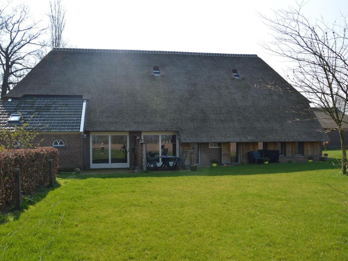 Staying In A Thatched Barn With Bedroom Achterhoek Geesteren  Buitenkant foto