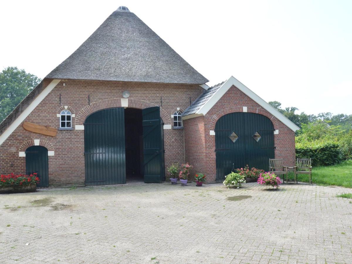 Staying In A Thatched Barn With Bedroom Achterhoek Geesteren  Buitenkant foto
