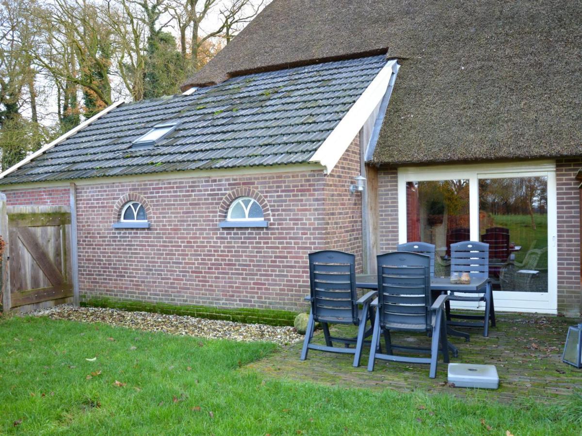 Staying In A Thatched Barn With Bedroom Achterhoek Geesteren  Buitenkant foto