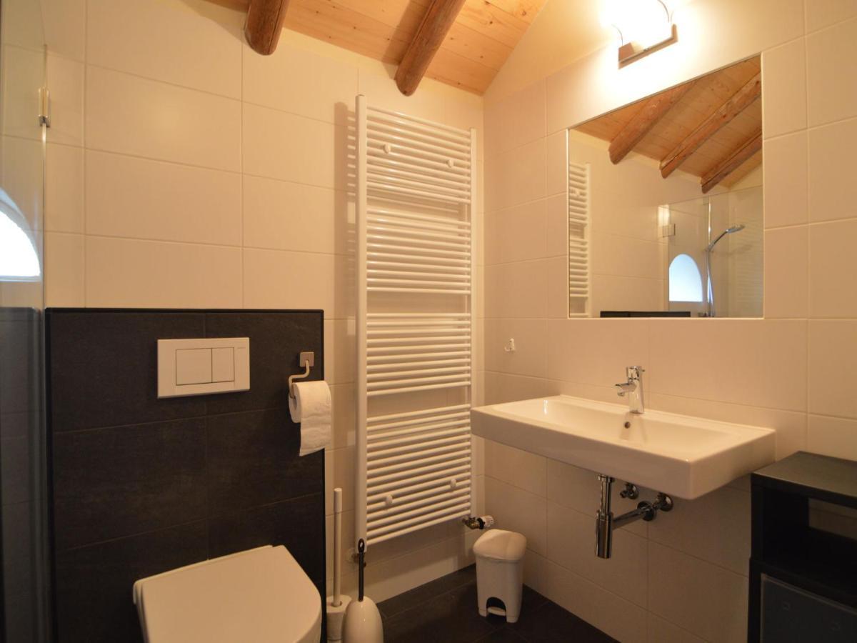 Staying In A Thatched Barn With Bedroom Achterhoek Geesteren  Buitenkant foto